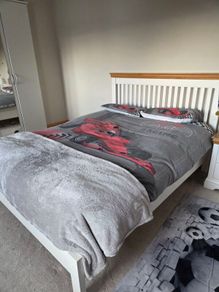 Queen size bed