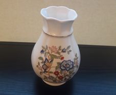 small vases Aynsley, Royal Tara, Lenox, Sadler.