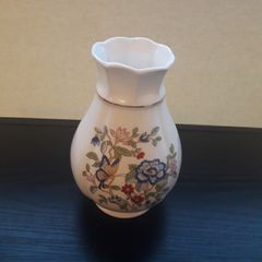 small vases Aynsley, Royal Tara, Lenox, Sadler.