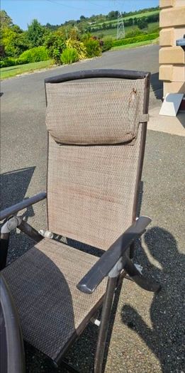 Garden furniture round table and 5 chairs.