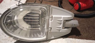 Flood light for pole