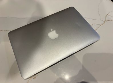 macbook air 11" (early 2015)