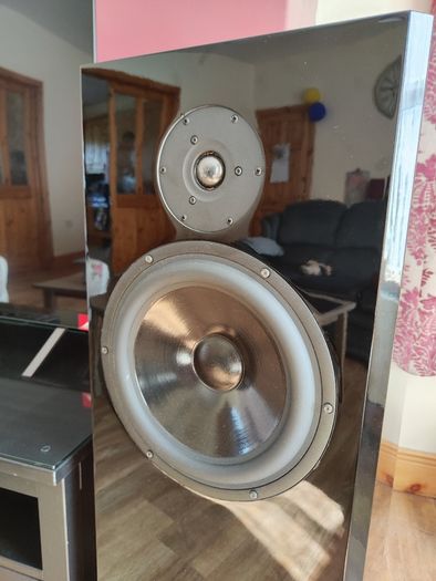 High-quality floor speakers Edgar Audio.