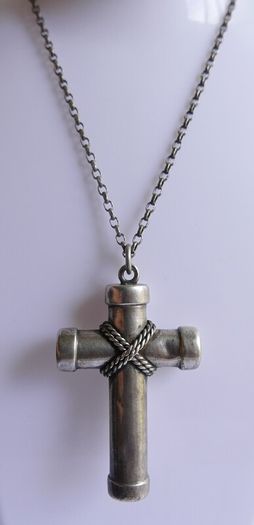 Vintage 925 Sterling Silver large Cross Pendant and Chain length 20" - 22g