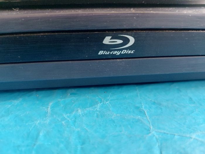 LG 3D-2D Blu-Ray Disc-DVD Player (Model BD660) and Samsung 19 inch TV-Monitor (Model LE19R88BD) with HDMI Lead, Power Cables and TV remote, both in excellent condition