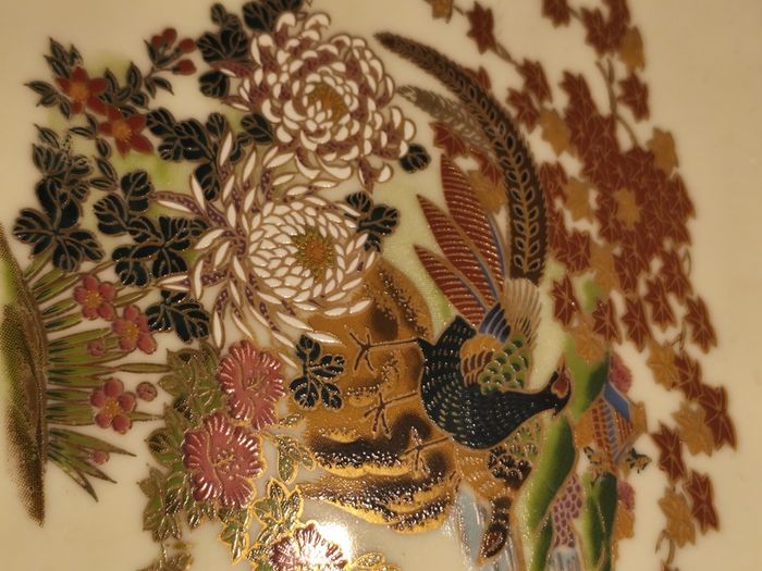 Hand painted japanese satsuma AS HANGING PLATE  ceramic tray stamped. 20x15 cms.