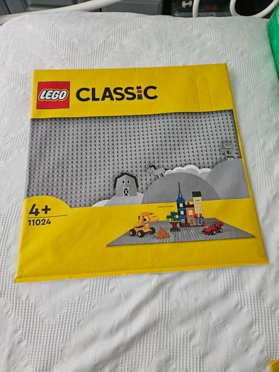 Brand new lego base plate 11024