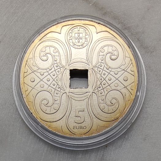 Portugal 5 Euro Base Metals Uncirculated Coin 2022 - The Art of Porcelain - Portugal and the East