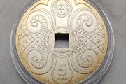 Portugal 5 Euro Base Metals Uncirculated Coin 2022 - The Art of Porcelain - Portugal and the East