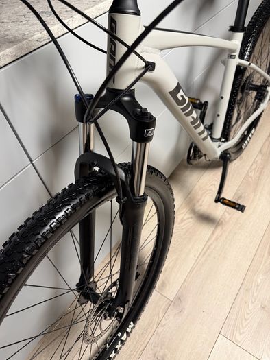 GIANT Talon 2 Hardtail Bike (Like NEW)