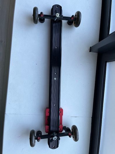 Camera rail with adjustable wheels from Kamerar