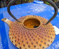 Antique Japanese Cast Iron Teapot Tetsubin. Characteristic Hobnail or Hailstone A Rare pattern covering the body, I don't see any cracks or breaks