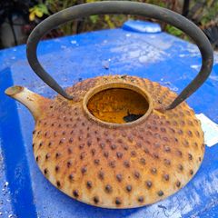 Antique Japanese Cast Iron Teapot Tetsubin. Characteristic Hobnail or Hailstone A Rare pattern covering the body, I don't see any cracks or breaks