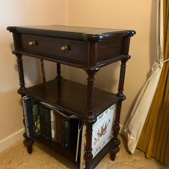 Antique shelving table