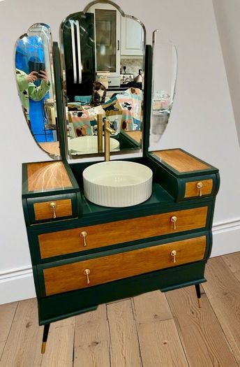 A Striking, Bespoke Bathroom Vanity unit
