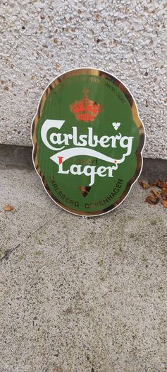 carslberg enamel sign ,very nice condition, sold as is,,lovely advertising display item for any man cave pub restaurant etc etc,,buyer collects or pays postage thank you,,