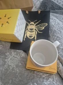 Bee mug in box with gift bag new. Tippery rrp e18