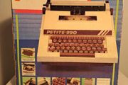 Petite 990 portable typewriter