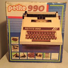 Petite 990 portable typewriter