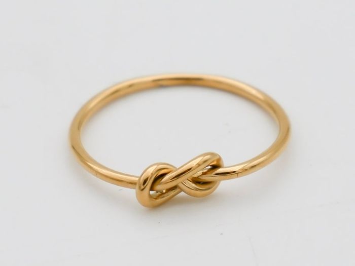 NEW 18k gold plated PRYA eternity knot ring in gift bag