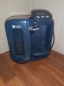 Baby bottle maker