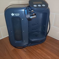 Baby bottle maker