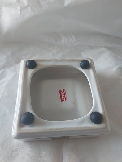 Silk Cut square ashtray ,collectors item, with smoking bans advertising bans on ashtrays for health reasons, price includes post to anywhere in Ireland thank you,,see pictures for condition ,take as is,litte pitting on glaze ,sold as is.