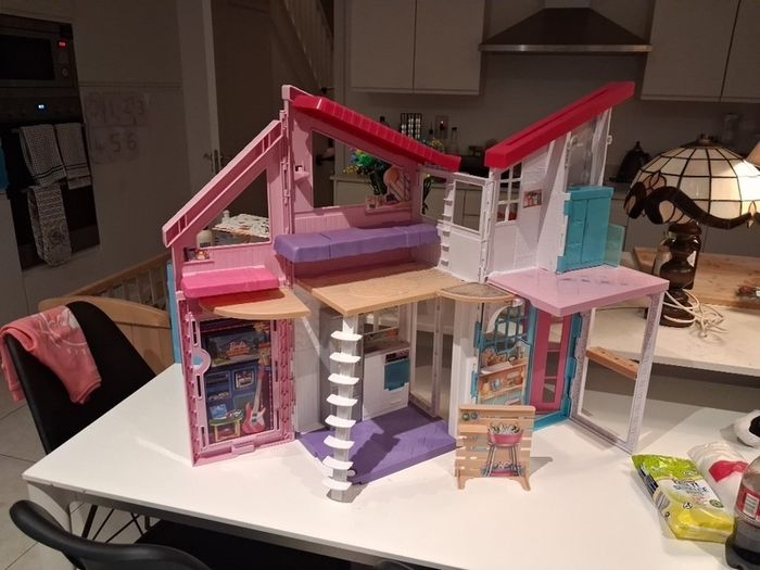 Foldable Barbie Malibu House