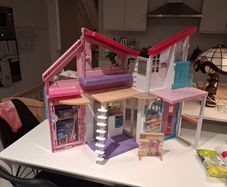 Foldable Barbie Malibu House