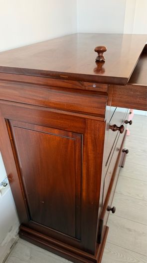 Chest of Drawer