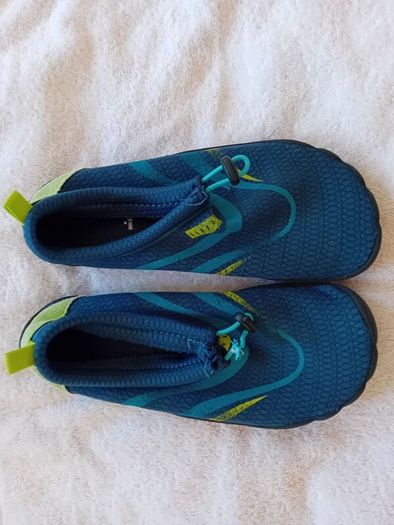 Kid's Water Shoes Size 35