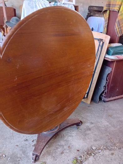 Victorian Round Table