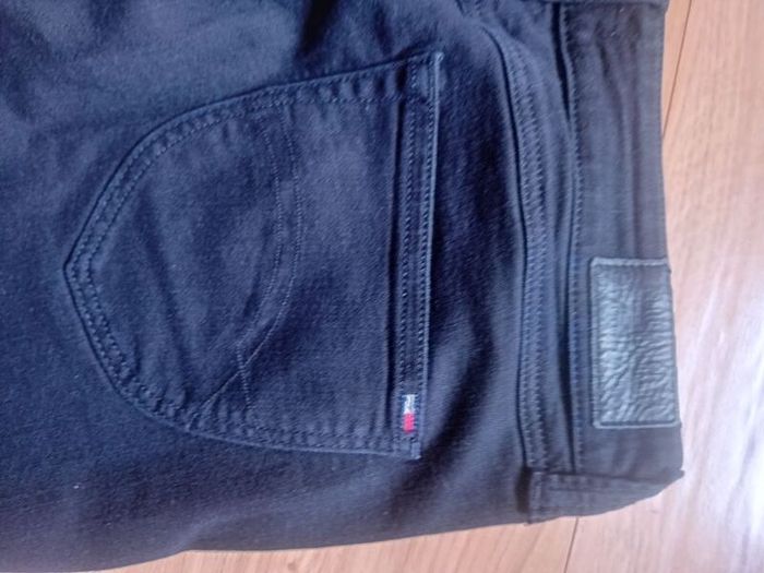 ladies jeans. Tommy Hilfiger size 28