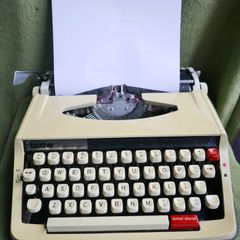 Vintage Brother Deluxe 850TR Portable Typewriter in Black Case - Fully Functional!