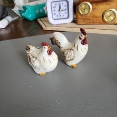Hen ornaments x 2
