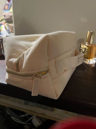Dolce & Gabbana Devotion perfume (50 ml) + wash bag bundle