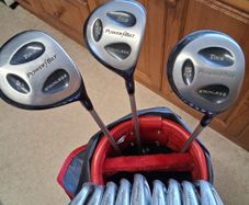 Ladies Golf Clubs. Complete Matching Set Of Ladies Right Handed Graphite Shafted Golf Clubs In Excellent Condition.