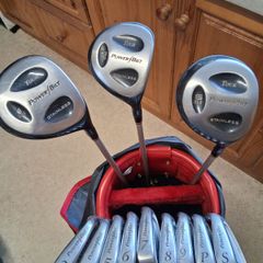 Ladies Golf Clubs. Complete Matching Set Of Ladies Right Handed Graphite Shafted Golf Clubs In Excellent Condition.