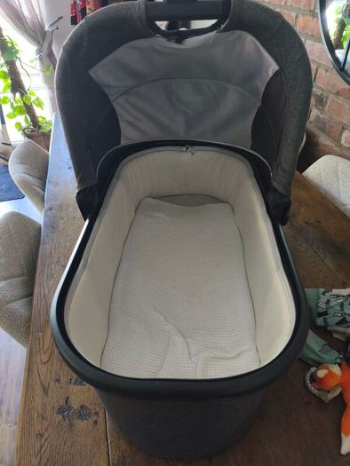 Uppababy bassinet V2 . One stain but can zip off and be washed.