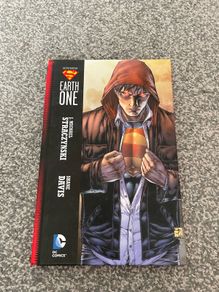 Superman earth one
