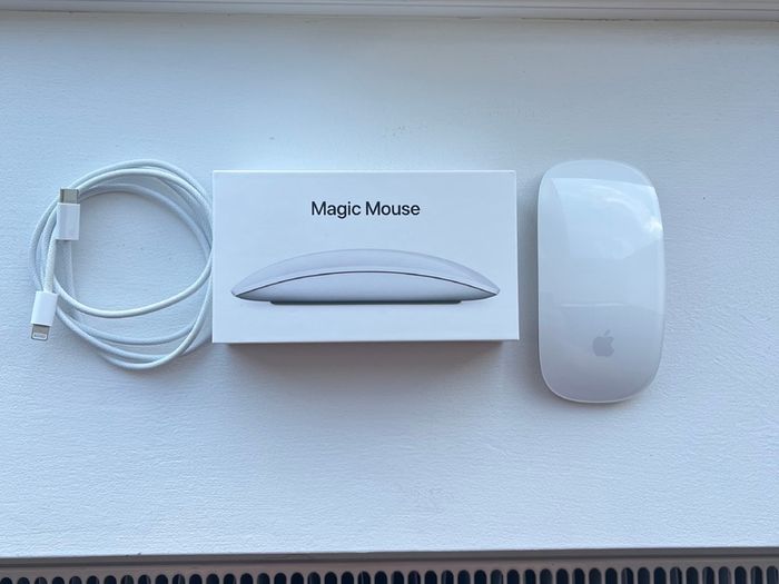 Official Apple Magic Mouse (Wireless / Bluetooth) Boxed with Cable