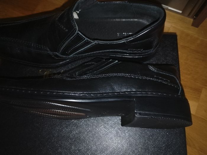Men's leather shoes