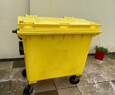 wheelie bin