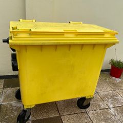 wheelie bin