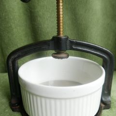Robert Welch Victor. Vintage Meat Press And Trivet. With Original Bowl