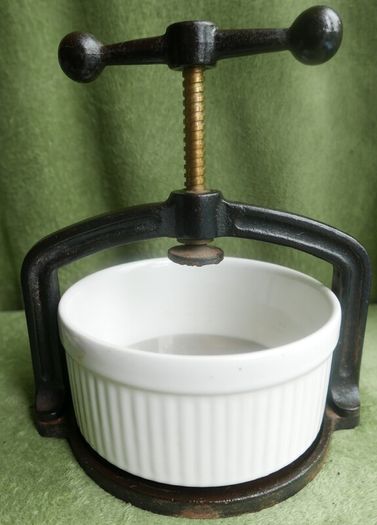 Robert Welch Victor. Vintage Meat Press And Trivet. With Original Bowl