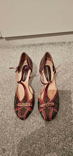 Ladies shoes
