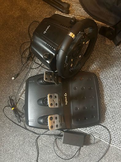 Logitech G920 Racing Wheel + Pedals - excellent condition