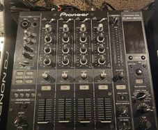 Pioneer DJM 800 (Mint Condition)