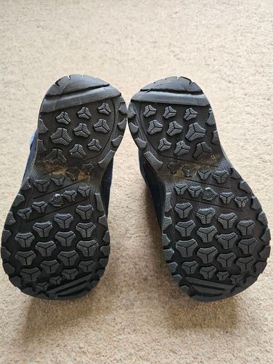 Kids warm waterproof boots size 9 eu27